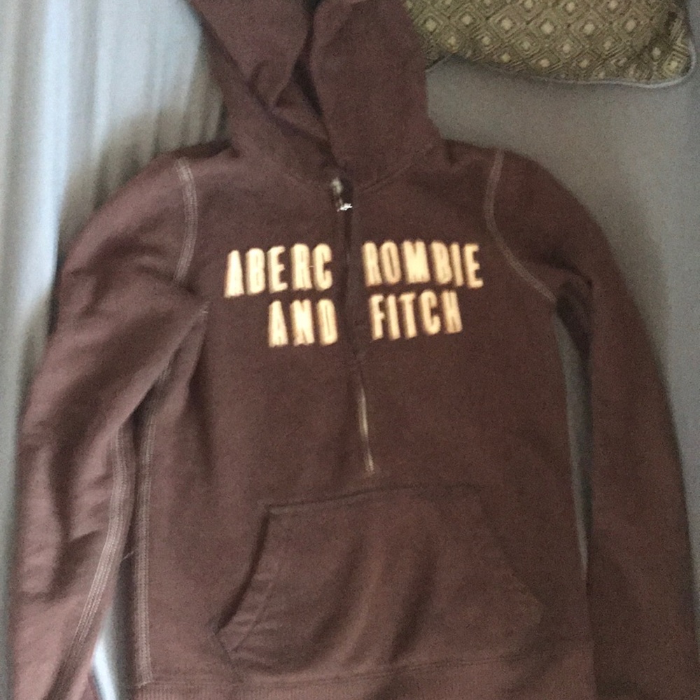 hooded sweat shirt